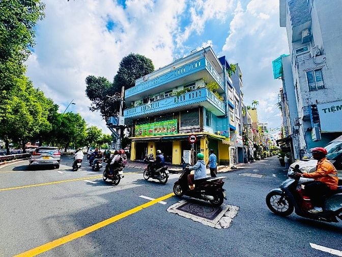 MẶT TIỀN TRƯỜNG SA- NGANG 17m 4 TẦNG- GÓC 2 MẶT TIỀN- 28.x TỶ TL
