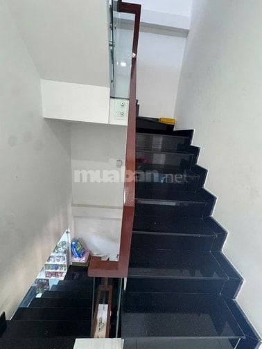 Bán nhà hẻm nhựa đẹp 10m khu víp của Q11. Dt: 4.5x16m 2 lầu ST 