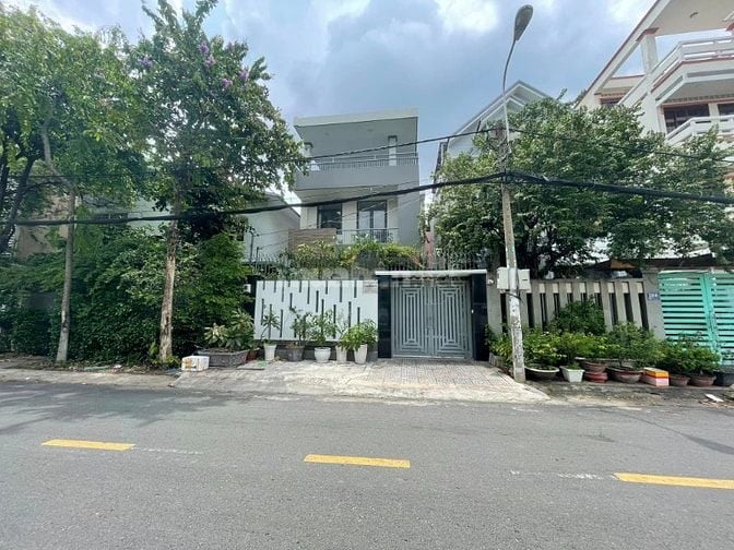 Biệt thự cho thuê 8x20m 2 lầu, đối diện công viên, khu tên lửa.