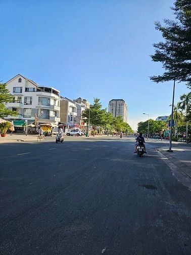 Nhà mặt tiền đường Huy Cận 30m KDC Gia Hòa.
