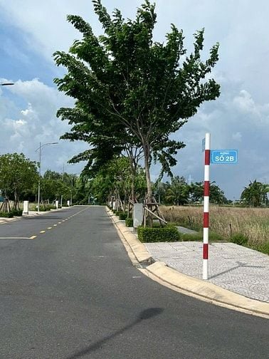Bán nhanh lô đất mặt tiền lớn KDC King Hill, ngay TTTM, SHR.