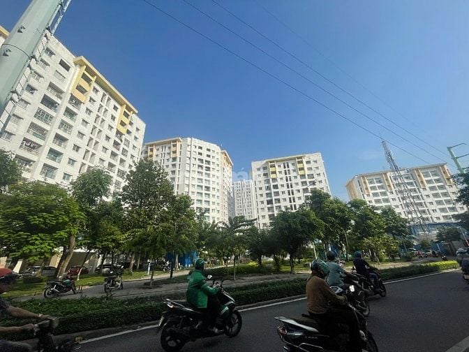Bán căn tầng trệt chung cư Phú Thọ, Quận 11, 65m2, 2PN, 5.5 tỷ, có sổ 