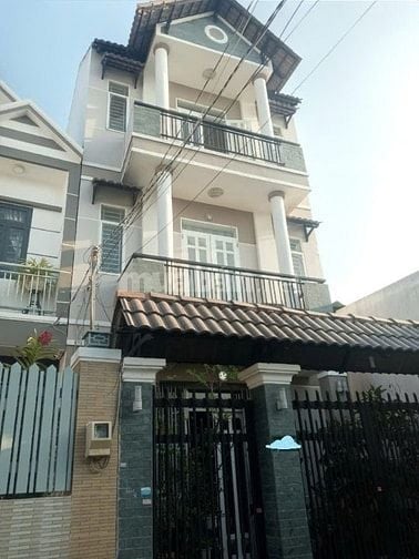 Gần cầu Ông Bốn, DT 5,5x19m, hẻm xe hơi.