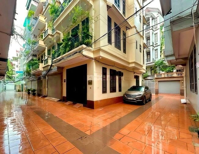 Phân lô Hoàng Hoa Thám 47m2*5T,MT 4m,30m ra phố,  giá >15tỷ,gara oto.