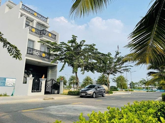Hiếm có! bán lô đất 5x21 SHR full thổ 100% ngay UB Thanh Phú, Bến Lức