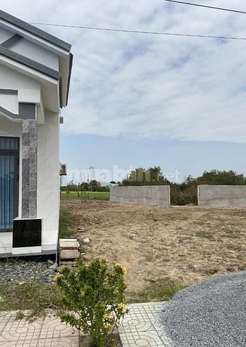 Tôi cần bán miếng đất ngay quốc lộ 50 chính chủ