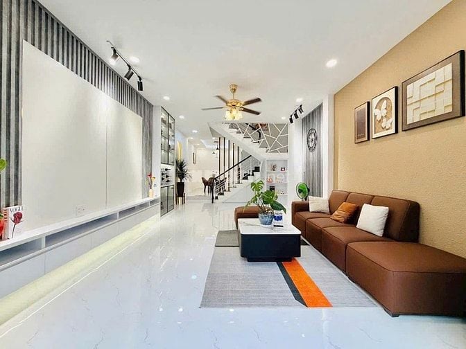 bán nhà ngay Thành Thái, Q10, giá: 2 tỷ 880 triệu/70m2, sổ hồng riêng
