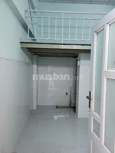 Phòng trọ 15m2 sát ngay chợ Tân Hương, quận Tân Phú, vị trí trung tâm.