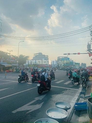 Bán lô đất 3 mặt tiền Nguyễn Xí, Bình Thạnh: 20 x 55, giá 225 tỷ