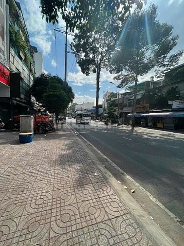 Cho thuê tòa nhà Văn Phòng, 283 Hùng Vương, Phường 9, Quận 5 dt 8x17m