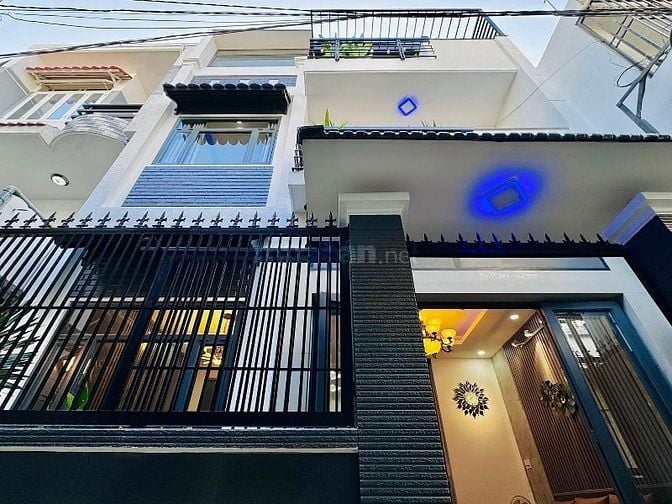 Căn nhà đẹp 54m2 ngay Hoàng Diệu,Quận 4. Giá: 3 Tỷ 220. Hẻm 4.5m thông