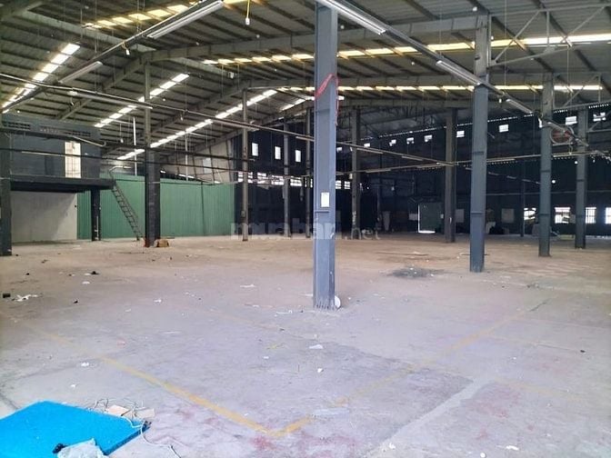 Cho thuê 700m2 kho cao 8m. NGUYỄN ẢNH THỦ. Cont quay đầu. Lưu kho .