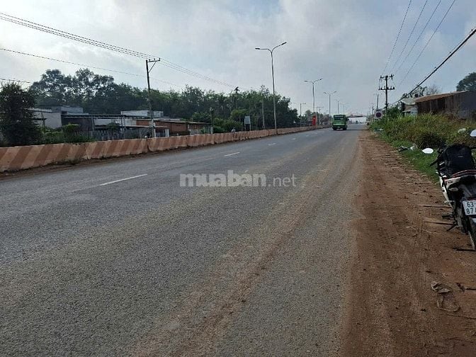 Hơn 20m mặt tiền quốc lộ 782. 1117m2 có thổ cư. 340tr 1m