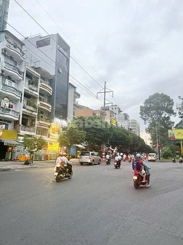 BÁN NHANH, MẶT TIỀN QUẬN 5 DT 60M2, ĐƯỜNG 20M, CÓ LỀ 6 TẦNG KINH DOANH