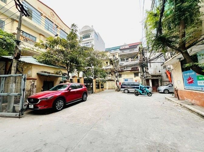 Bán tập thể Chợ Mơ. Hai Bà Trưng. Hà Nội. Tầng 3. Dt 90m. Có 3 ngủ 2vs