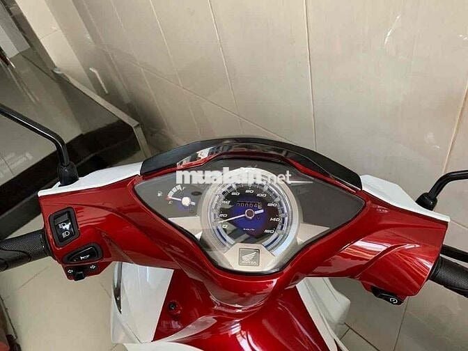 Wave 125i trắng đỏ siêu hiếm 2022 đi 20km