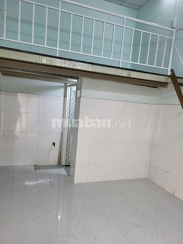 Phòng trọ 15m2 sát ngay chợ Tân Hương, quận Tân Phú, vị trí trung tâm.