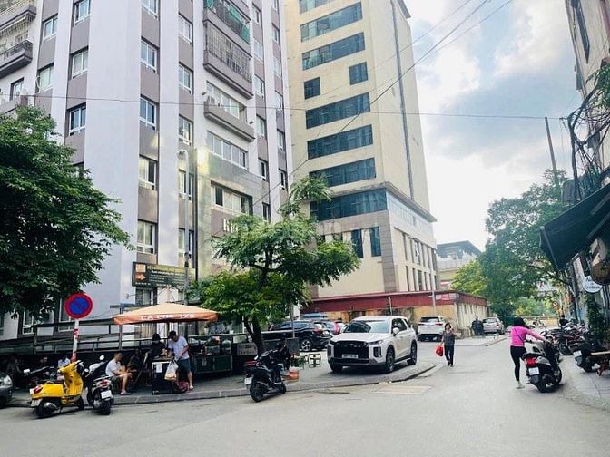 Tập thể Bách Khoa. Tầng 2. Dt 89m. Có 3 ngủ. 2 vs. thoáng vô cùng cực.