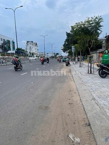 Cho thuê nhà mặt tiền Dương Quảng Hàm 