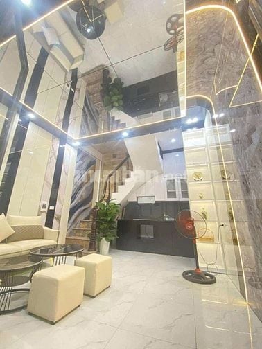 Nhà Đẹp Ở Luôn Đường Hoàng Mai 26m, 5 tầng, mt 5.2m, giá 5.36 tỷ.
