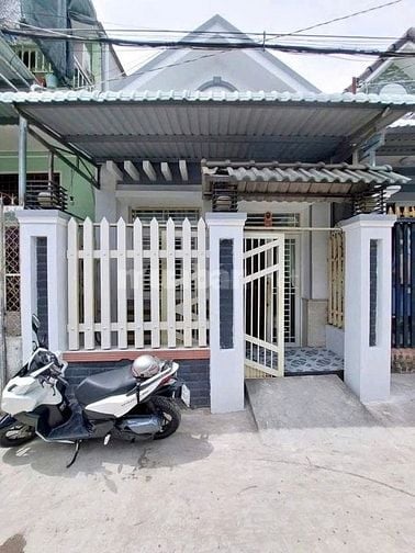 cần bán gấp căn nhà 51m2 ở Lê Thị Hà - Hóc Môn giá 830 triệu.