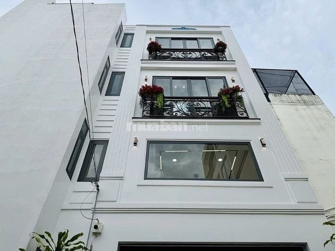 Đi nước ngoài định cư bán gấp nhà ở đường Hoàng Việt, phường 4, Tân Bì