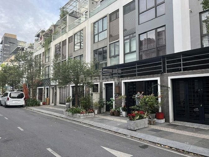 Cho thuê căn góc nhà phố liền kề khu Hà Đô Centrosa Phường 12 Quận 10
