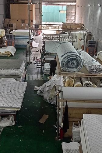Nam lao động phổ thông làm tại xưởng sản xuất đệm, Văn Điển, Thanh Trì