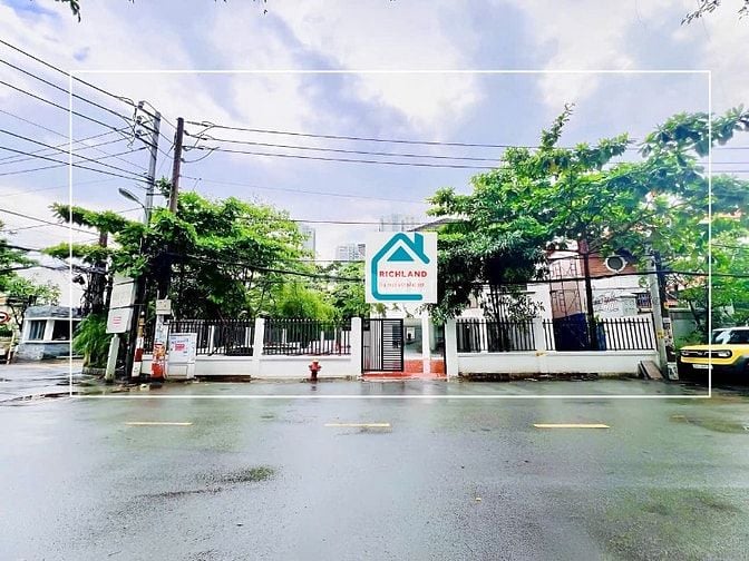 Cho Thuê Biệt Thự GÓC 2MT 01 Trần Văn Sắc, PThảo Điền,Q2_ DT:20m x 26m