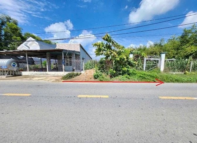 Lô đất ngay mặt tiền đường Ba Sa, Củ Chi. Đường nhựa 10m, giá 610Tr