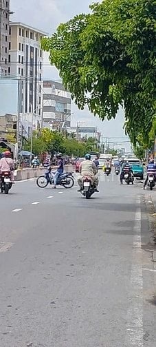 Cần bán nhà vị trí đắc địa mặt tiền Huỳnh TấnPhát, Quận 7, DT 5 x22m. 