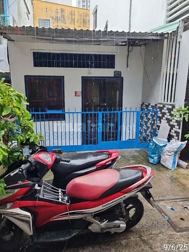 Nhà cấp 4, trống, nguyên căn, trong hẻm 327/31, Tôn Thất Thuyết, P1 Q4