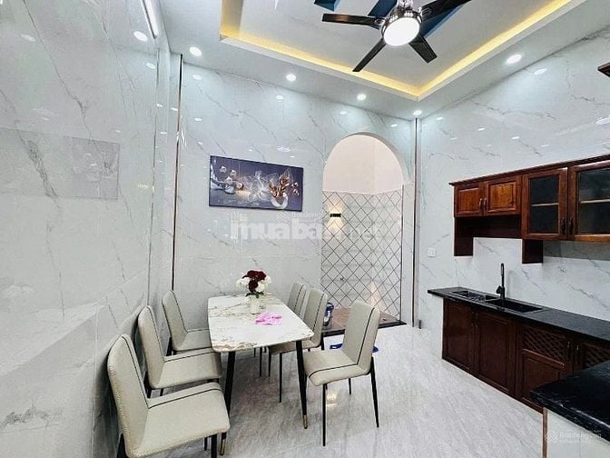 Nhà nằm khu dân cư đông đúc đầy đủ tiện nghi đường Trương Quốc Dung