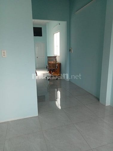Nhà lầu đúc, rộng rãi , sạch sẽ. Thông tin 100% thật