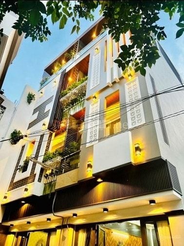 Bán toà mặt tiền Trường Chinh, dt 10.5 x 13m, Hầm 5 lầu st, nhà mới