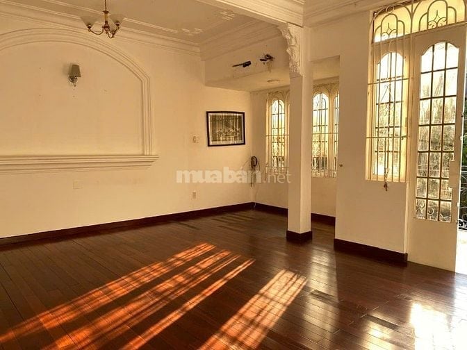Cho thuê nhà hẻm xe hơi Nguyễn Trọng Tuyển, DT 6x20m, 3 tầng