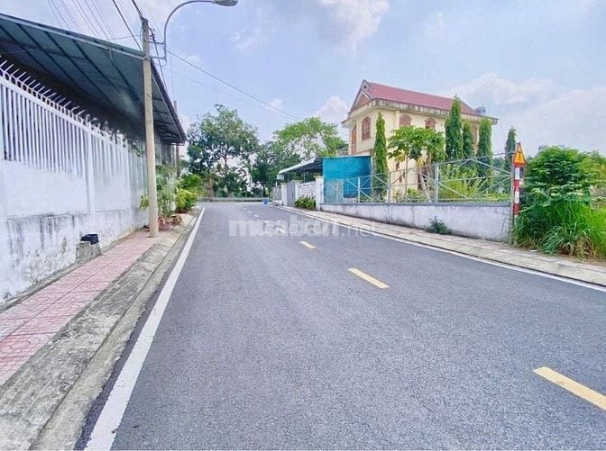 Ngộp lô đất đẹp 130m2 sát chợ Tân Thông Hội chỉ 500m-Giá 690triệu. SHR
