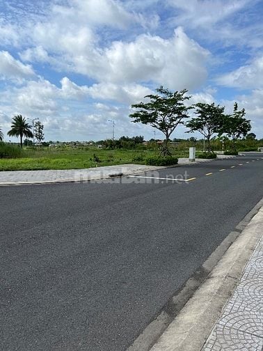 Bán gấp đất mặt tiền 100m2 sổ hồng công chứng ngay 