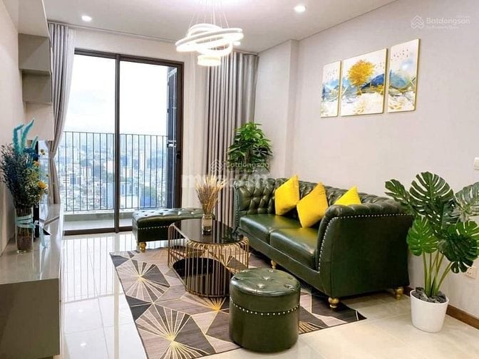 Gia đình bán căn góc CC 155 Nguyễn Chí Thanh Q.5. DT 66m2 2P, SH lâu d