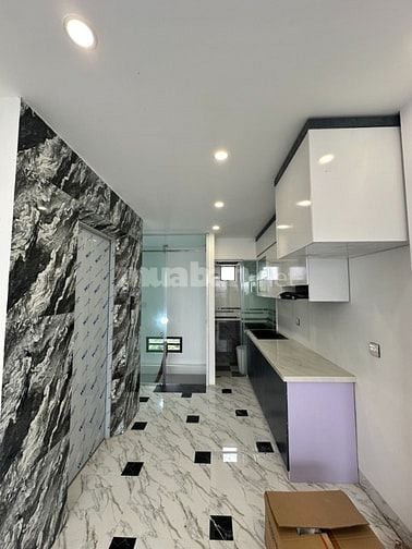 Bán nhà vị trí cực đẹp, cách phố 20m, gần oto, thang máy chạy êm ái