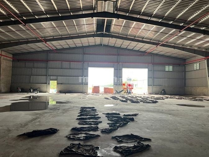 Bán gấp kho xưởng 2 tầng, MT Tỉnh Lộ 10, Đức Hòa, Long An, giá 35 tỷ