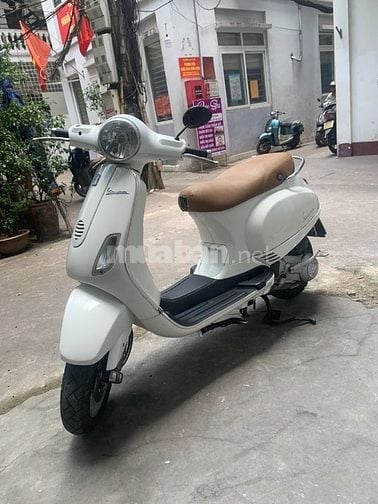 Cần bán xe Piaggio LX 125cc màu trắng, biển 29X9, xe cực đẹp