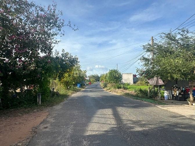 Bán Đất Siêu Đẹp Tại LaGi 578m2 có 111m2 Thổ Cư Gần Biển 3 Mặt Tiền Đư