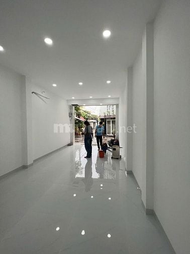 Cho thuê nhà 2MT mới xây đường Quận Bình Thạnh KDTD