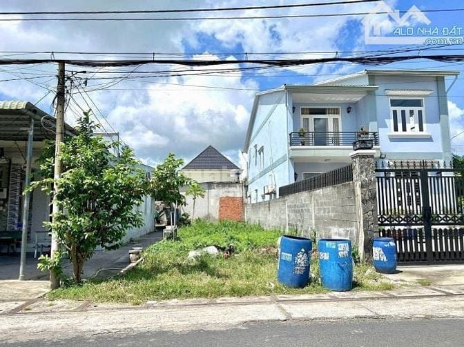 Bán gấp lô đất gần chợ Tân Phú Trung Củ Chi, Dt 5x28m, SHR, giá 430tr