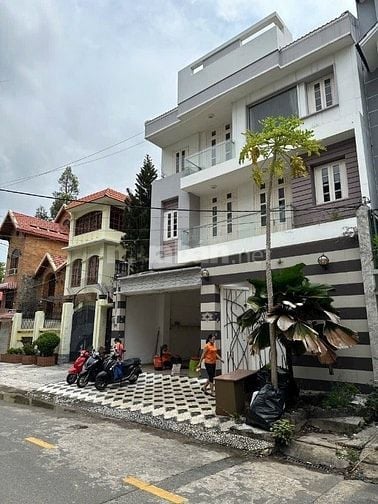 Bán biệt thự 25.5 tỷ, 10x18.5m, 3 tấm, mặt tiền đường số 28, P.BTĐ.B