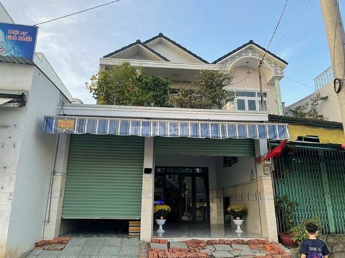 Bán nhà Mặt tiền Đặng Thúc Vịnh, Hóc Môn, 6x30, 2 tầng, giá 15 tỷ