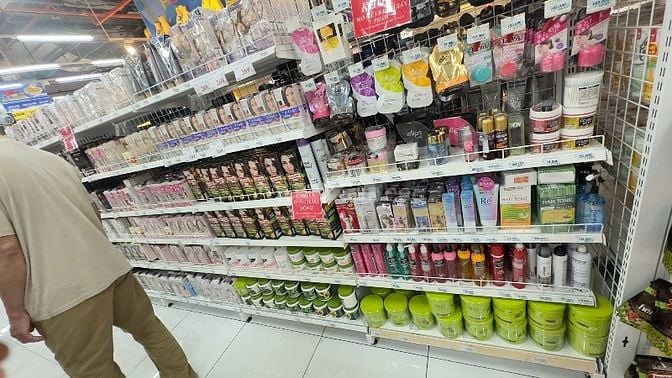 Tuyển Gấp Lao Động Phổ Thông Trực Quầy, Sắp hàng , Đóng Gói sản phẩm  