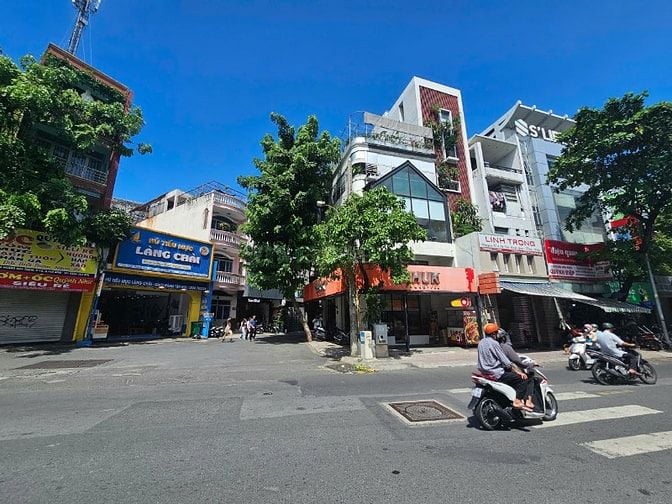 nhà góc 2 mặt tiền đường Hoàng Hoa Thám, P12, Tân Bình.DT 5,5x15m
