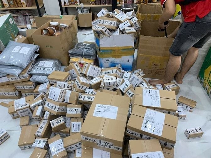 Cần người làm việc: đóng gói, dán tem ( tuổi 20- 55, chăm chỉ )